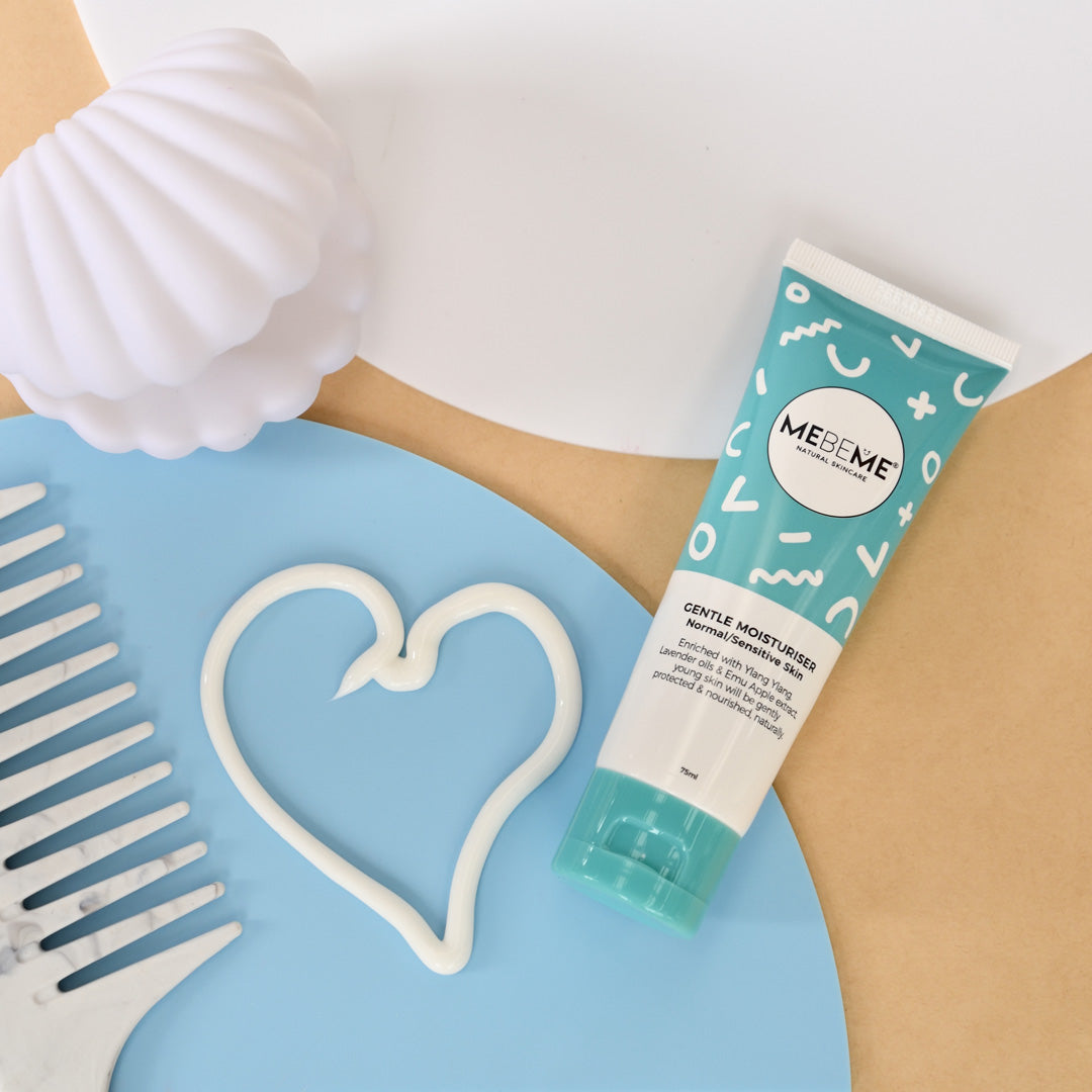 MEBEME Gentle moistusiriser on blue, white and orange background with the moistursier squeezed out in the shape of a love heart.